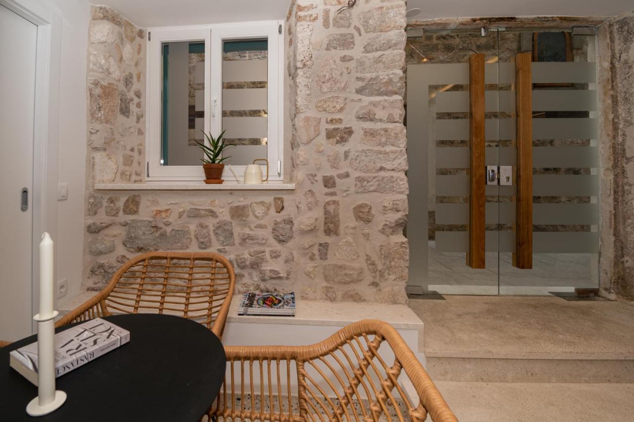 St. Clara Old Town Aparthotel Σίμπενικ Εξωτερικό φωτογραφία