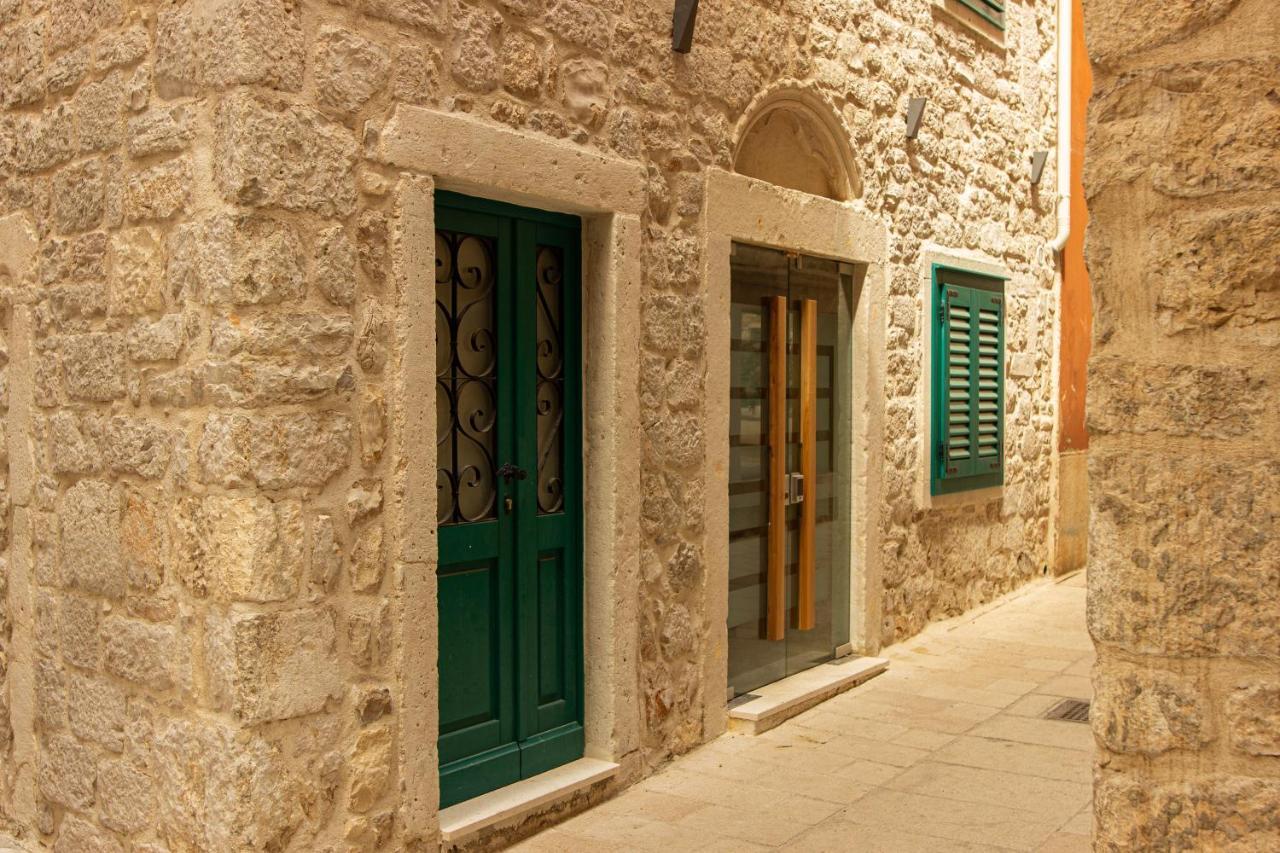 St. Clara Old Town Aparthotel Σίμπενικ Εξωτερικό φωτογραφία