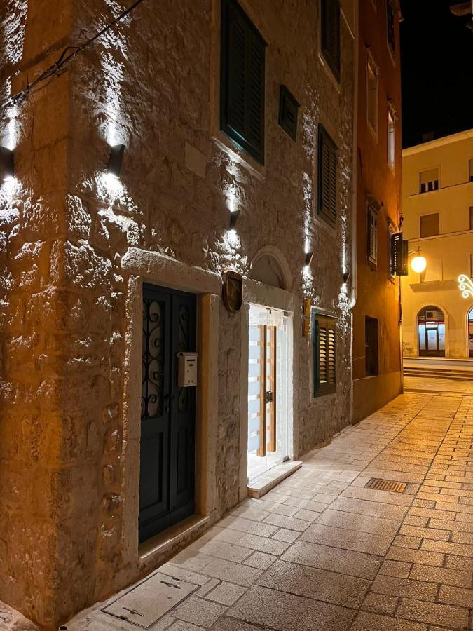 St. Clara Old Town Aparthotel Σίμπενικ Εξωτερικό φωτογραφία