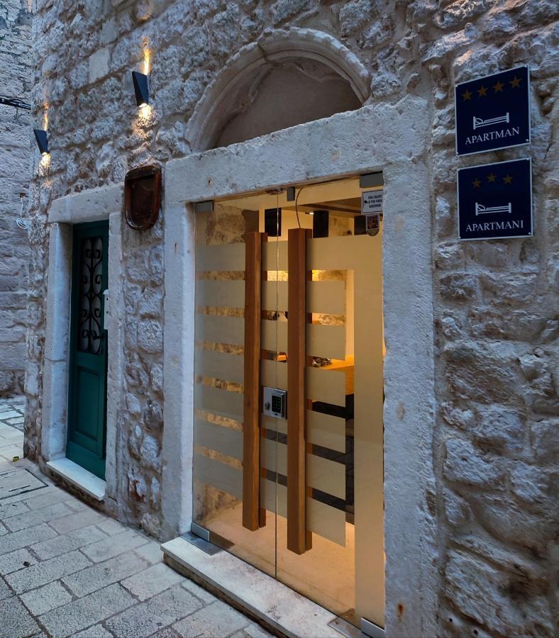 St. Clara Old Town Aparthotel Σίμπενικ Εξωτερικό φωτογραφία