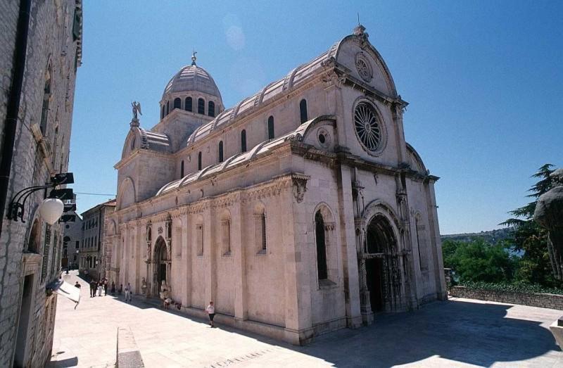 St. Clara Old Town Aparthotel Σίμπενικ Εξωτερικό φωτογραφία